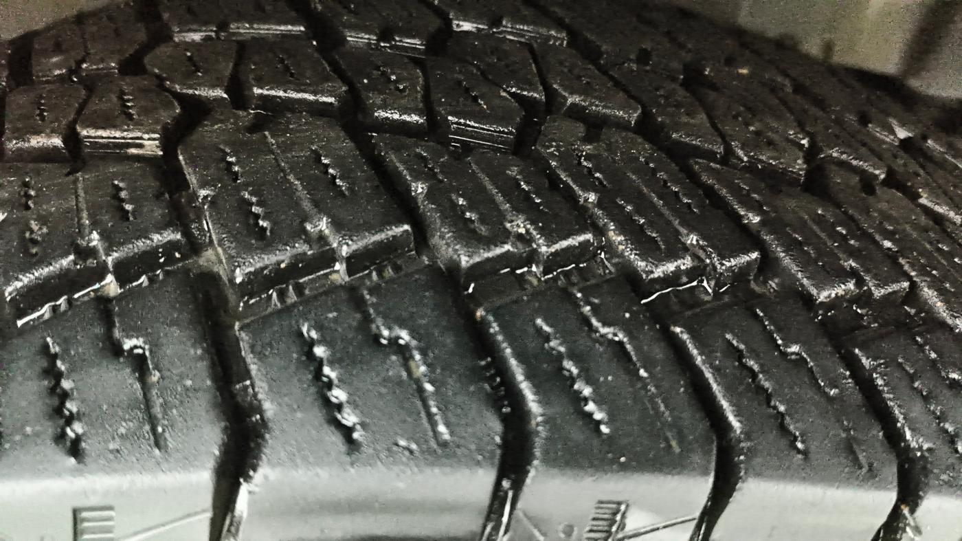2023 Mahindra Thar LX PETROL HT 4WD AT, Petrol, Automatic, 17,621 km, Right Front Tyre Tread