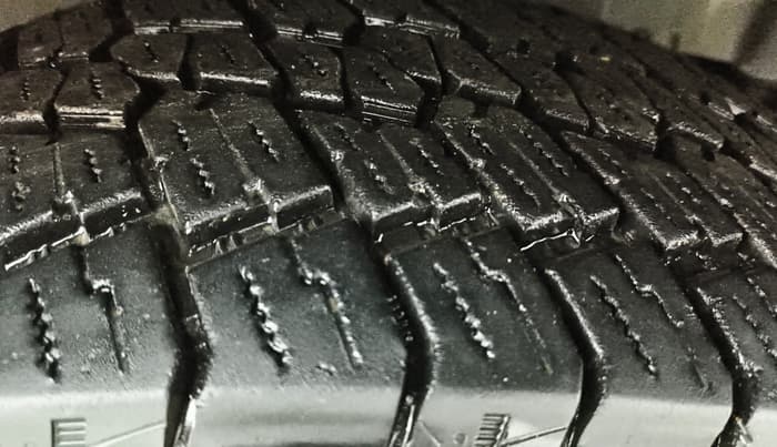 2023 Mahindra Thar LX PETROL HT 4WD AT, Petrol, Automatic, 17,621 km, Right Front Tyre Tread