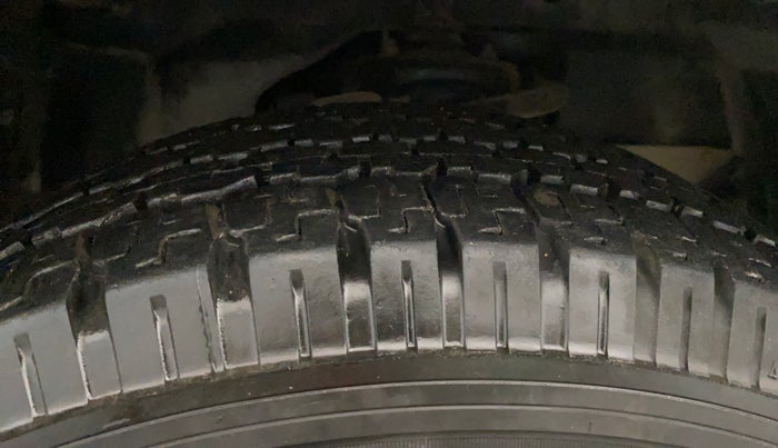 2018 Tata Safari Storme 2.2 EX 4X2, Diesel, Manual, 1,47,555 km, Right Front Tyre Tread