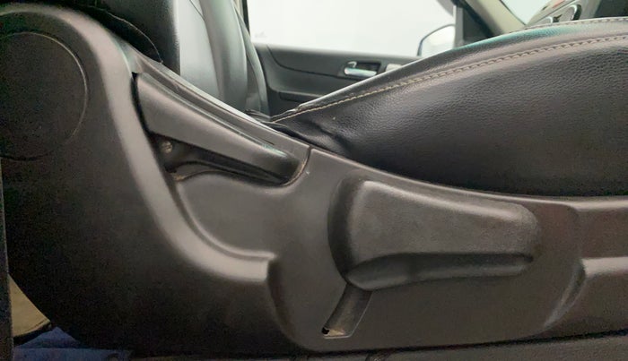 2018 Tata Safari Storme 2.2 EX 4X2, Diesel, Manual, 1,47,555 km, Driver Side Adjustment Panel