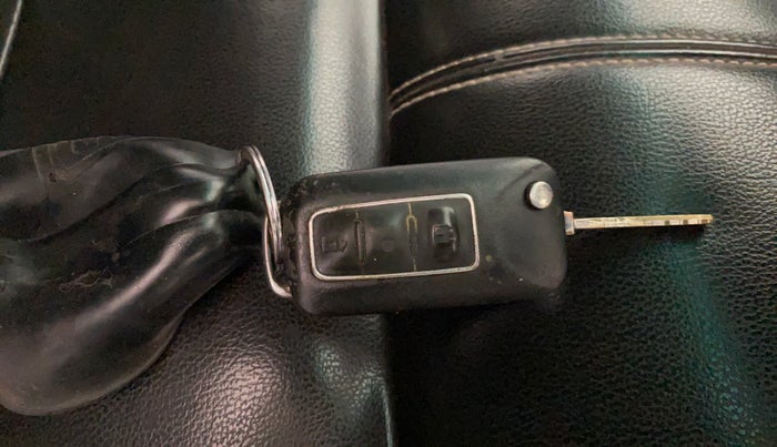 2018 Tata Safari Storme 2.2 EX 4X2, Diesel, Manual, 1,47,555 km, Key Close Up