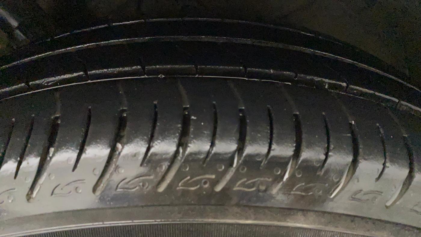 2012 Maruti Ertiga VDI, Diesel, Manual, 76,191 km, Left Front Tyre Tread