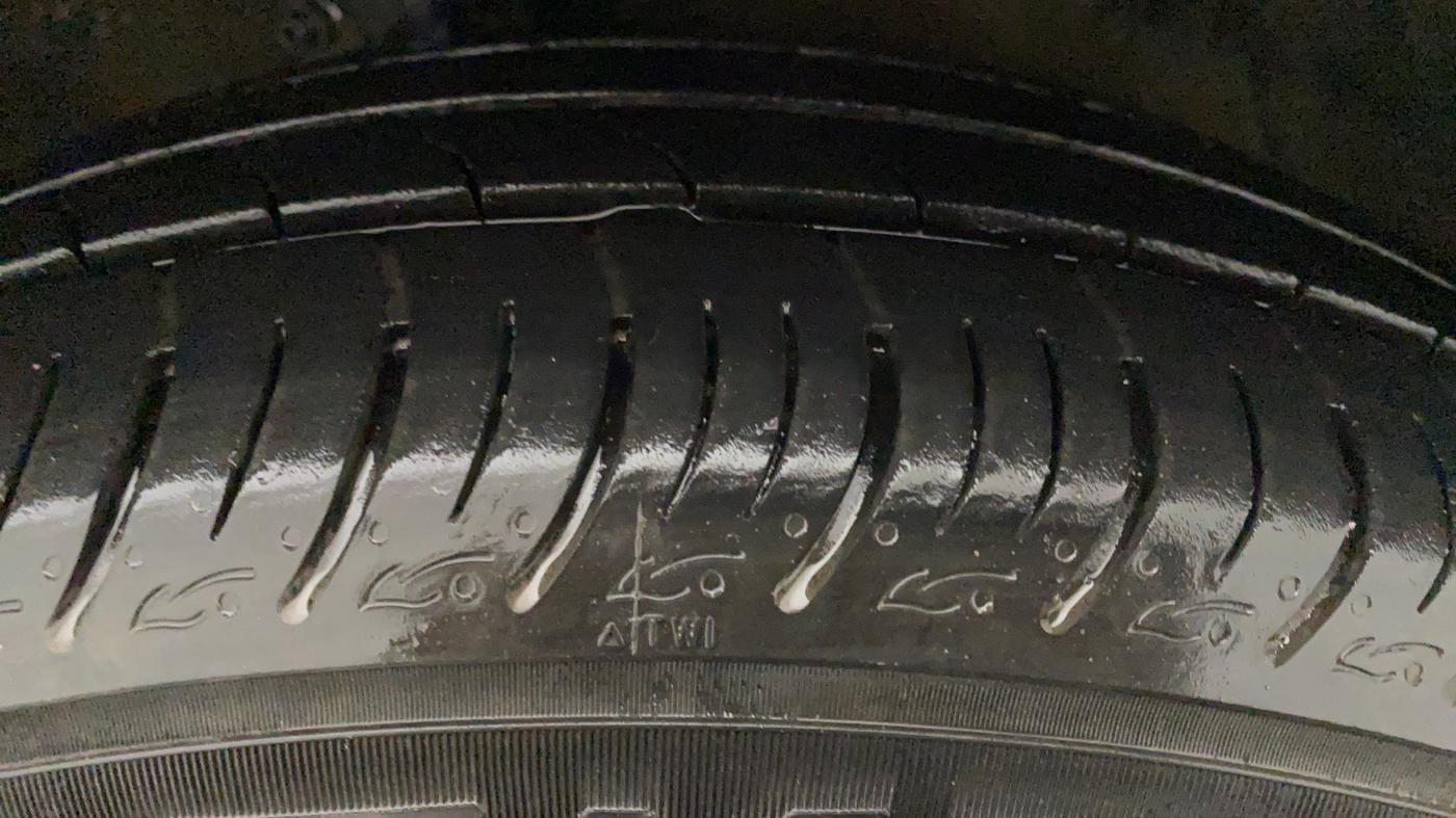 2012 Maruti Ertiga VDI, Diesel, Manual, 76,191 km, Right Front Tyre Tread