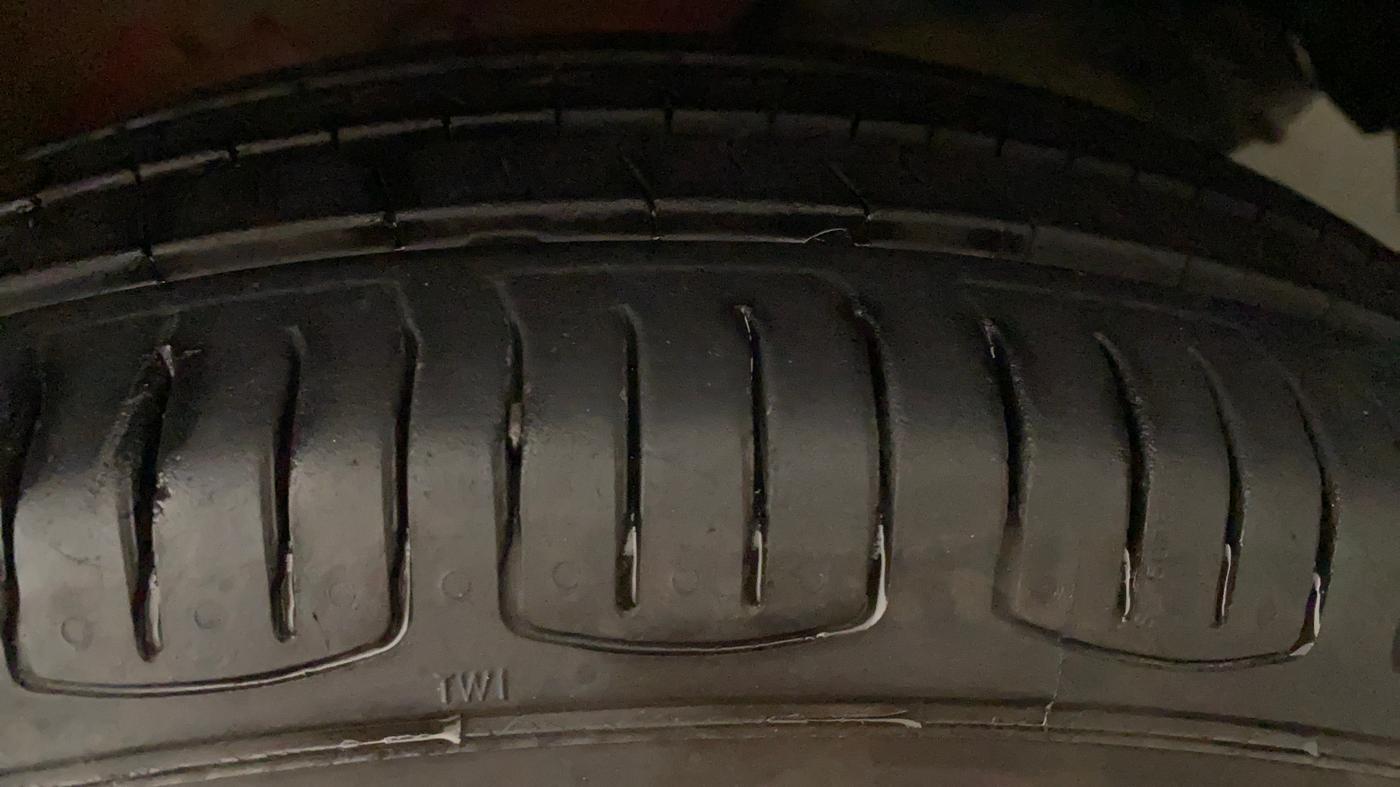 2017 Maruti Swift VXI, Petrol, Manual, 57,603 km, Left Rear Tyre Tread