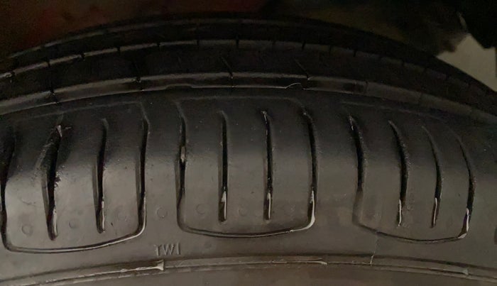 2017 Maruti Swift VXI, Petrol, Manual, 57,603 km, Left Rear Tyre Tread