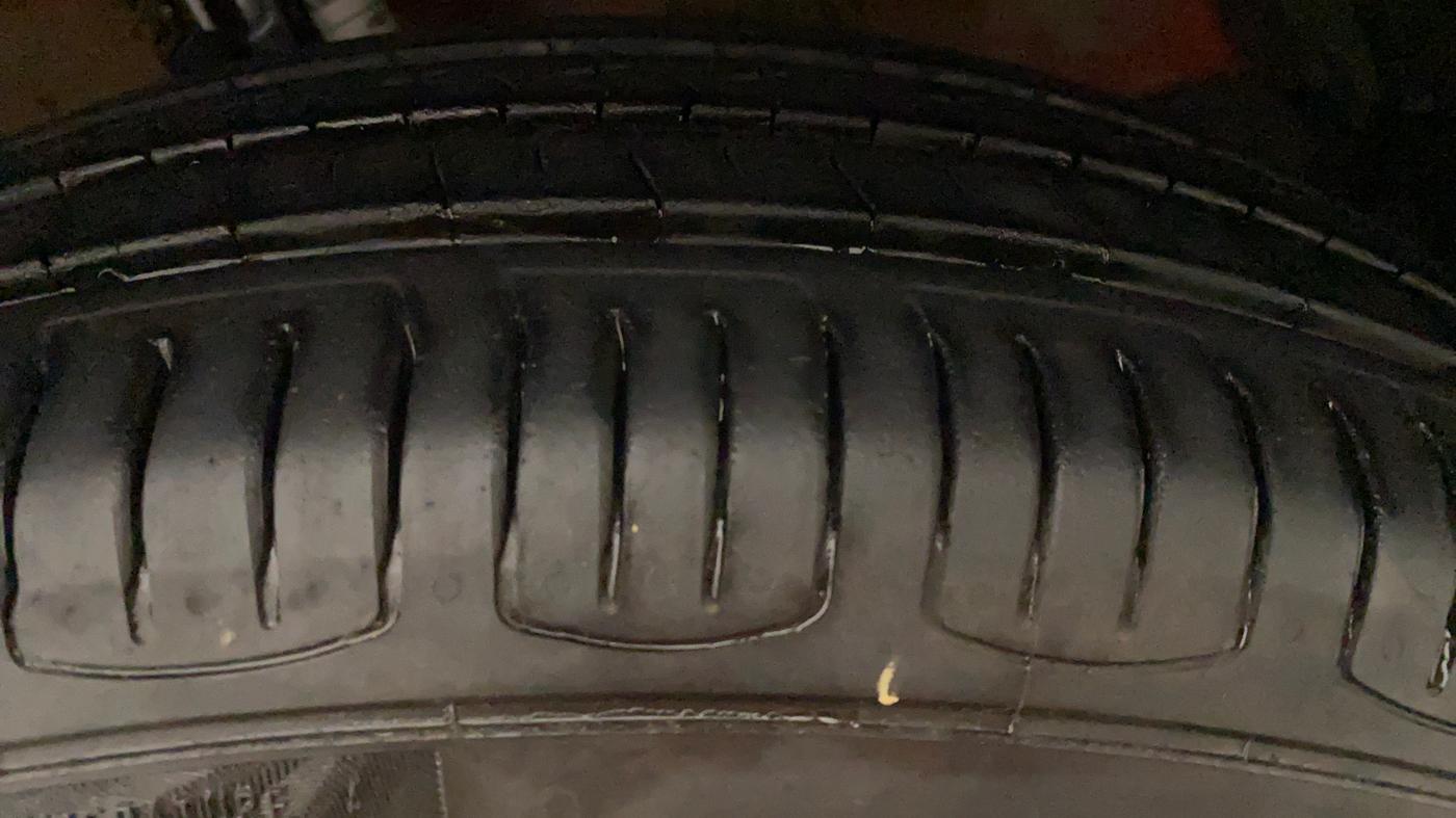2017 Maruti Swift VXI, Petrol, Manual, 57,603 km, Right Front Tyre Tread