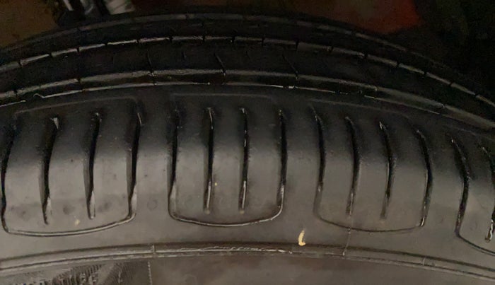 2017 Maruti Swift VXI, Petrol, Manual, 57,603 km, Right Front Tyre Tread