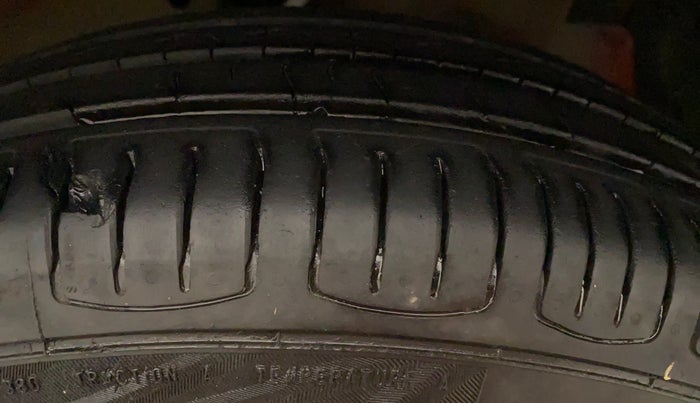 2017 Maruti Swift VXI, Petrol, Manual, 57,603 km, Right Rear Tyre Tread