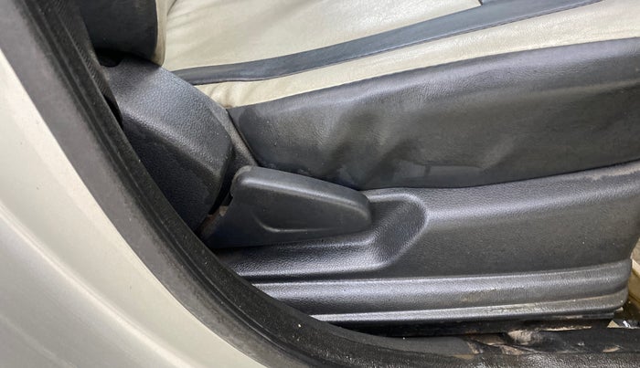 2016 Renault Kwid RXT 0.8, Petrol, Manual, 59,451 km, Driver Side Adjustment Panel