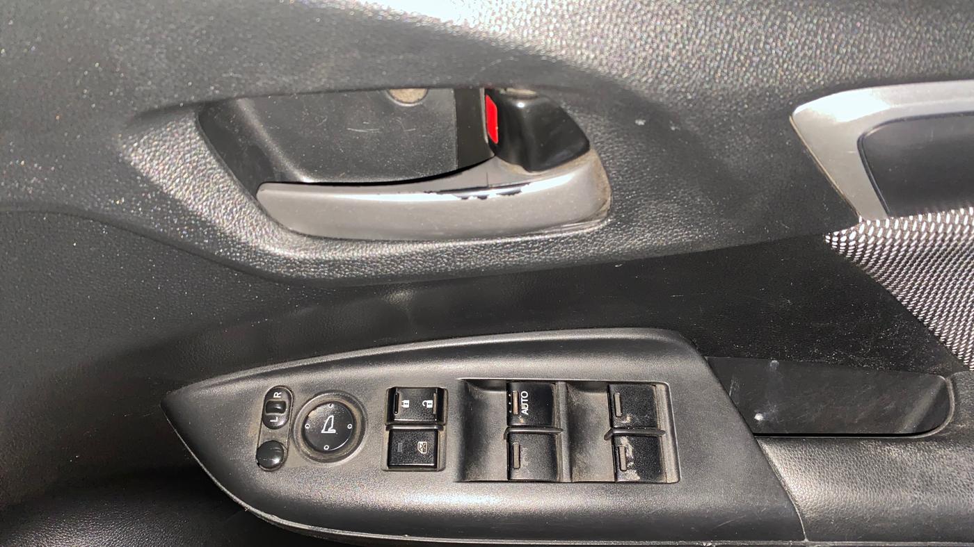 2018 Honda WR-V 1.5L I-DTEC VX MT, Diesel, Manual, 68,115 km, Driver Side Door Panels Control