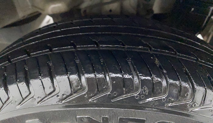2016 Hyundai Eon ERA +, Petrol, Manual, 22,837 km, Left Rear Tyre Tread