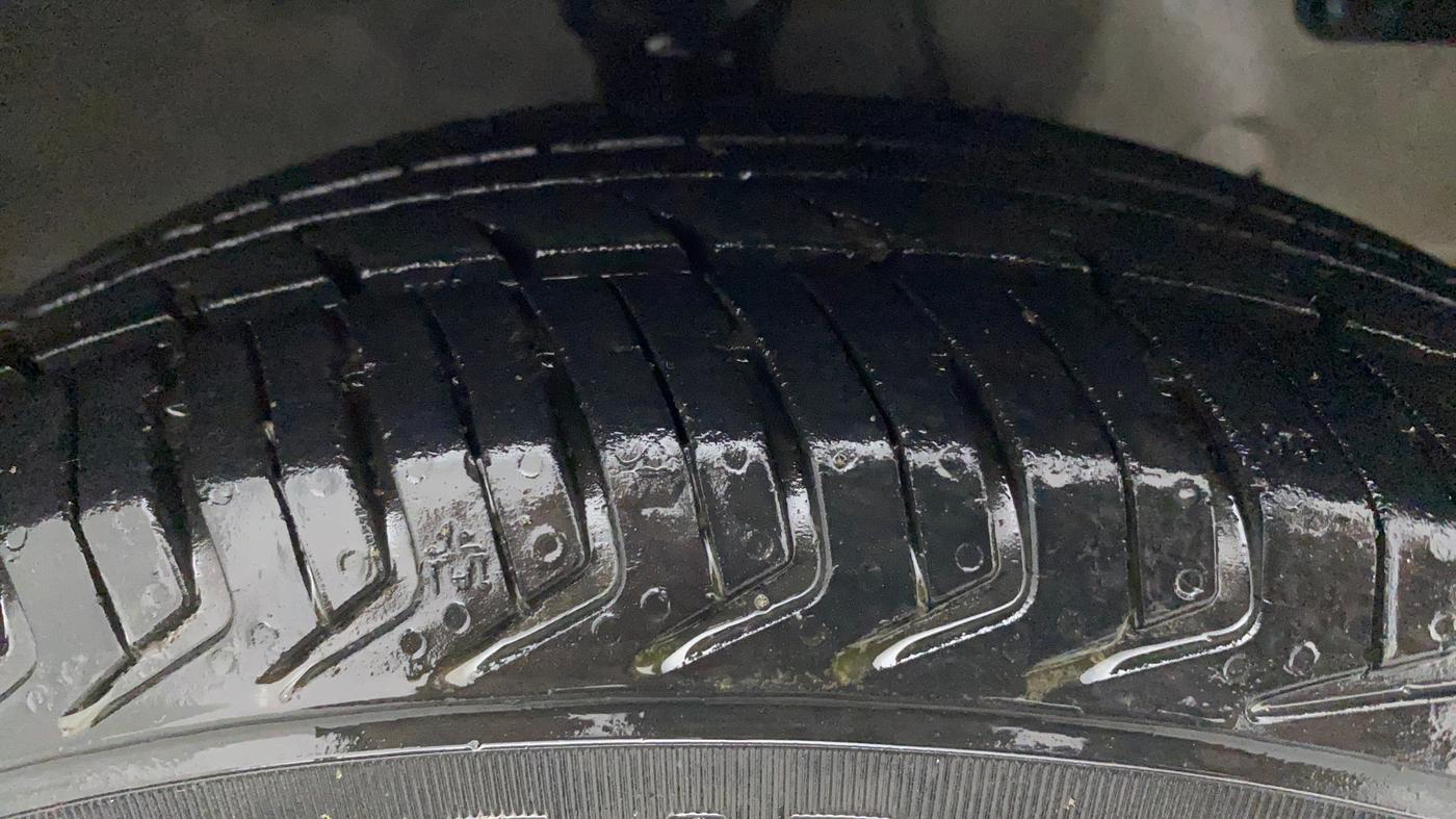 2016 Hyundai Eon ERA +, Petrol, Manual, 22,837 km, Right Front Tyre Tread