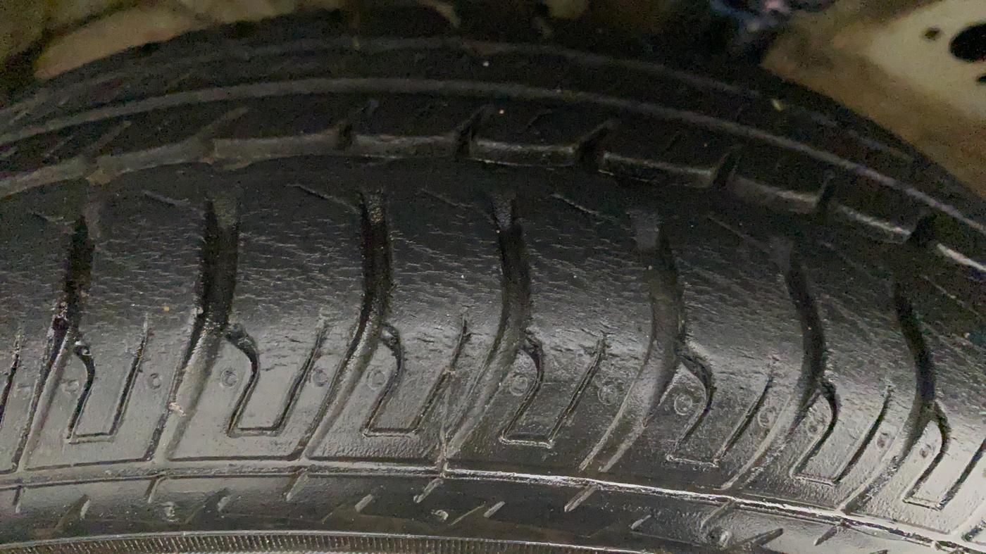 2016 Maruti Wagon R 1.0 VXI AMT, Petrol, Automatic, 36,229 km, Right Rear Tyre Tread