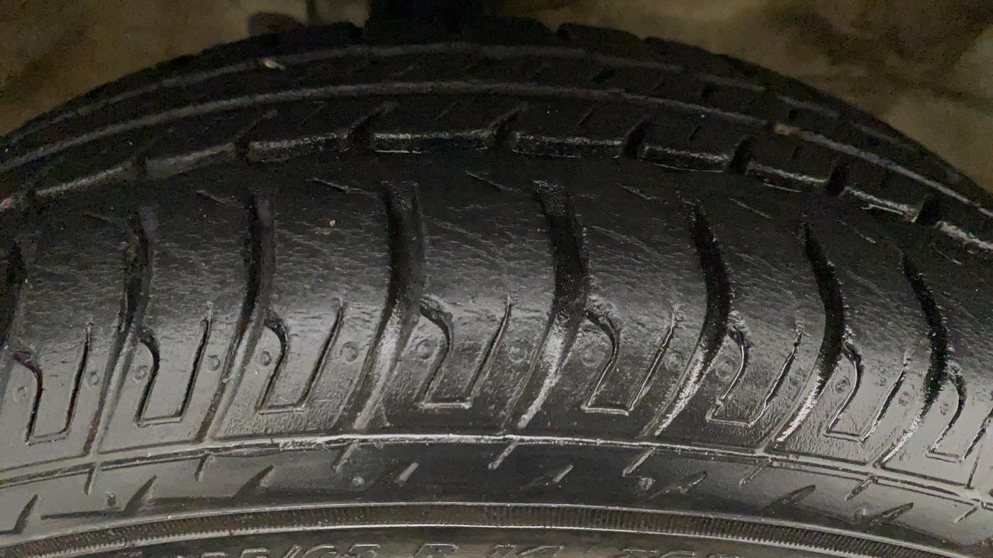 2016 Maruti Wagon R 1.0 VXI AMT, Petrol, Automatic, 36,229 km, Right Front Tyre Tread