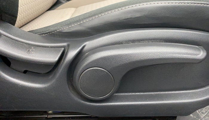 2017 Hyundai Elite i20 SPORTZ 1.2, Petrol, Manual, 97,198 km, Driver Side Adjustment Panel