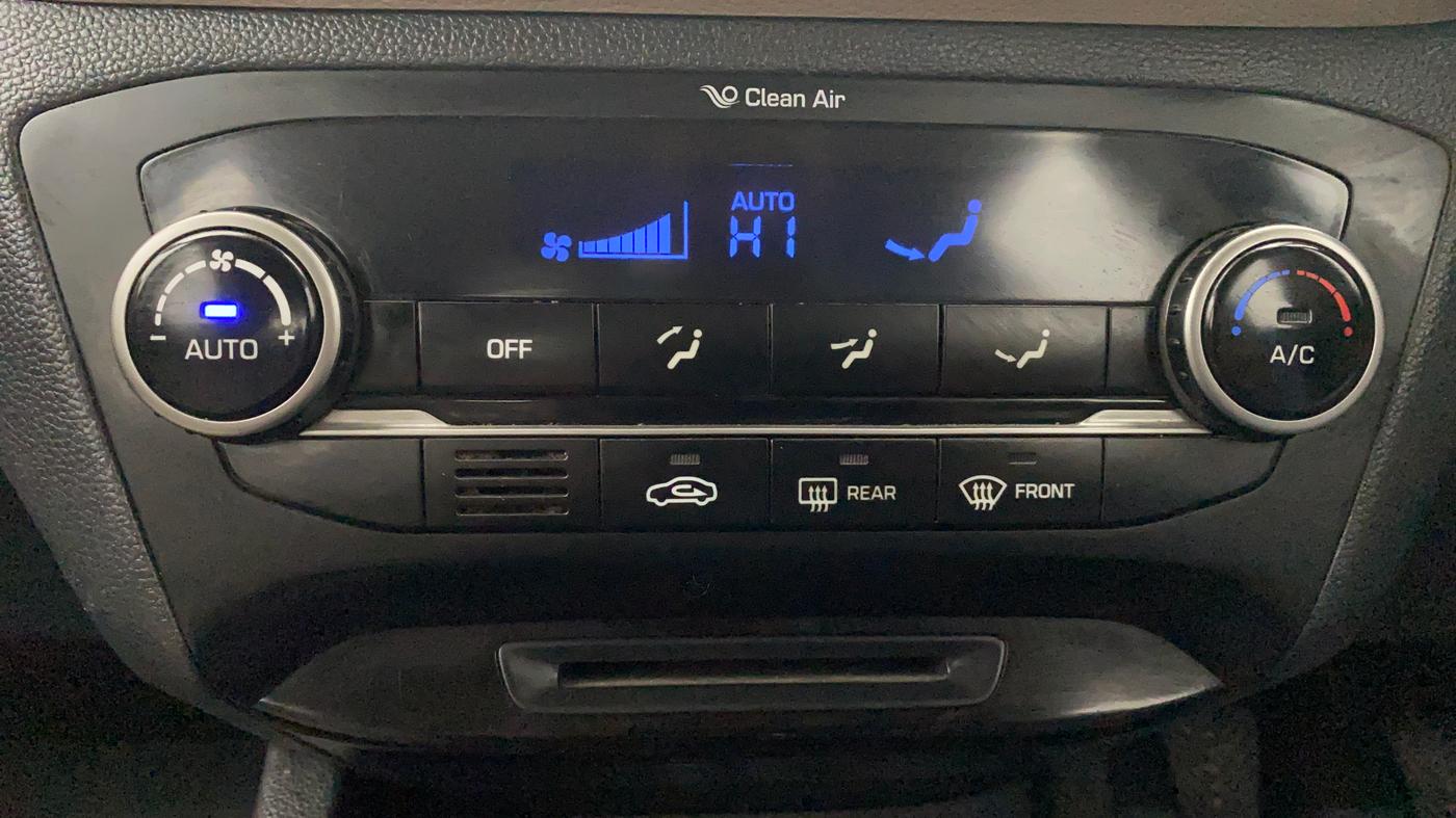 2017 Hyundai Elite i20 SPORTZ 1.2, Petrol, Manual, 97,198 km, Automatic Climate Control