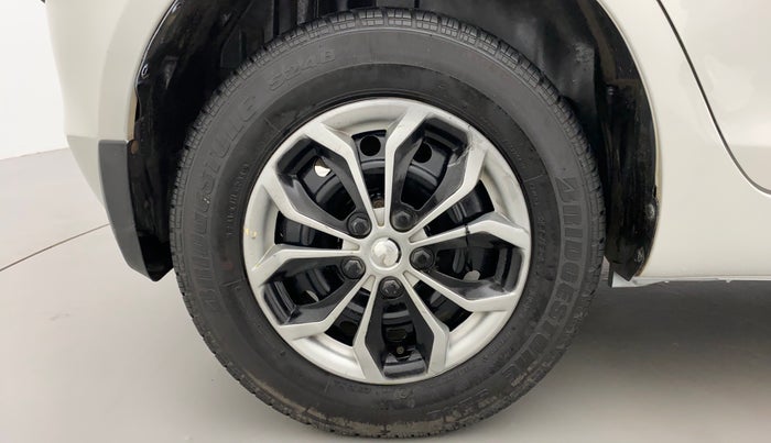 2014 Maruti Swift VXI, Petrol, Manual, 71,034 km, Right Rear Wheel