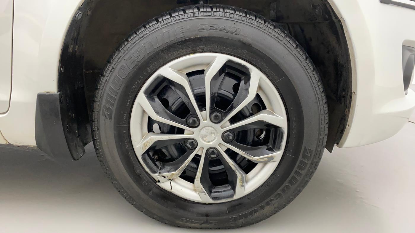 2014 Maruti Swift VXI, Petrol, Manual, 71,034 km, Right Front Wheel
