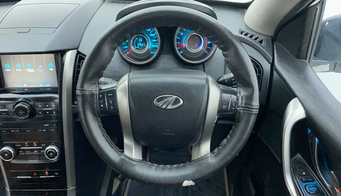 2020 Mahindra XUV500 W7, Diesel, Manual, 94,607 km, Steering Wheel Close Up