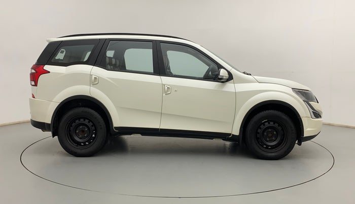 2020 Mahindra XUV500 W7, Diesel, Manual, 94,607 km, Right Side View