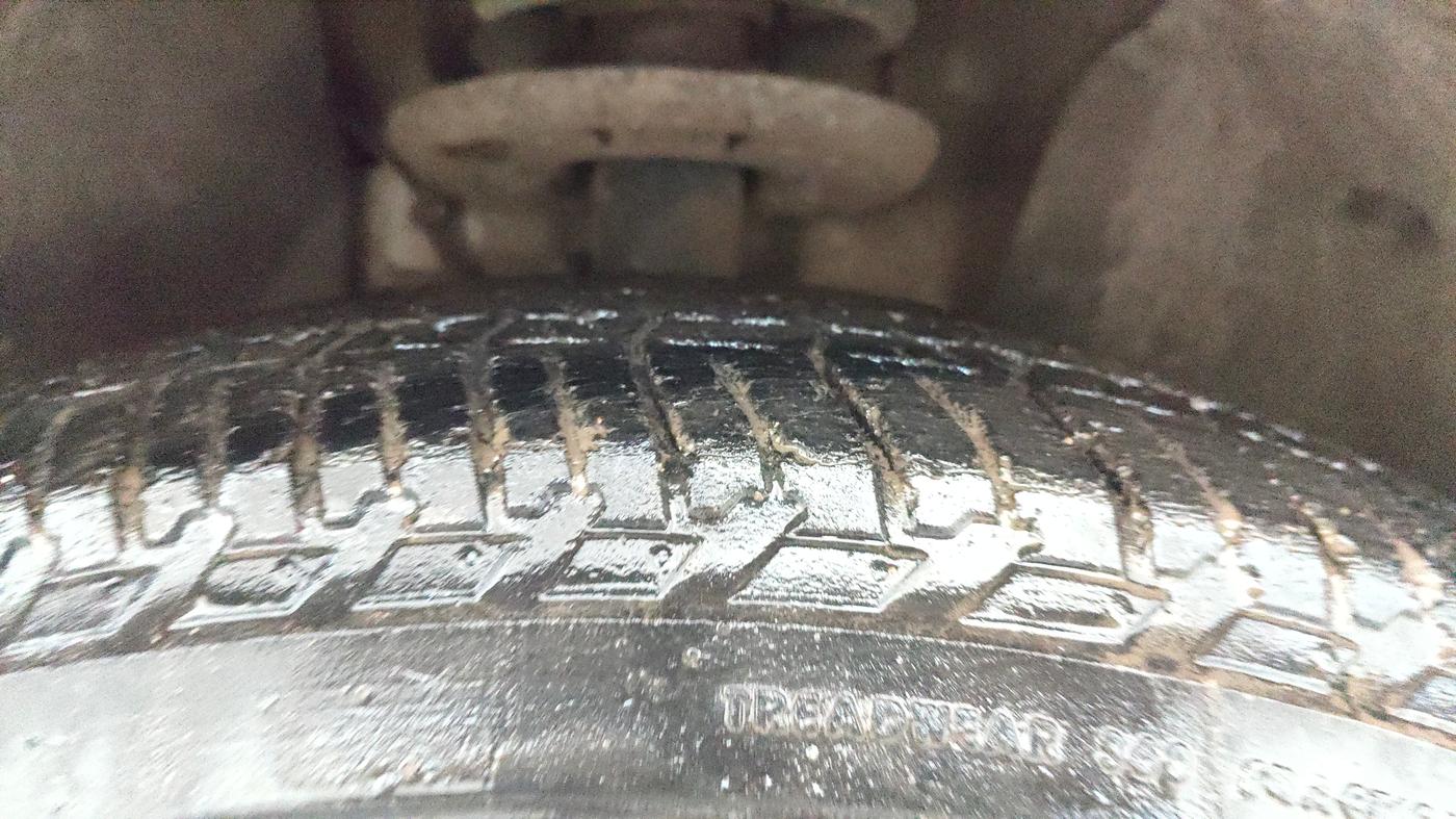 2018 Mahindra XUV500 W9 AT, Diesel, Automatic, 91,762 km, Right Front Tyre Tread