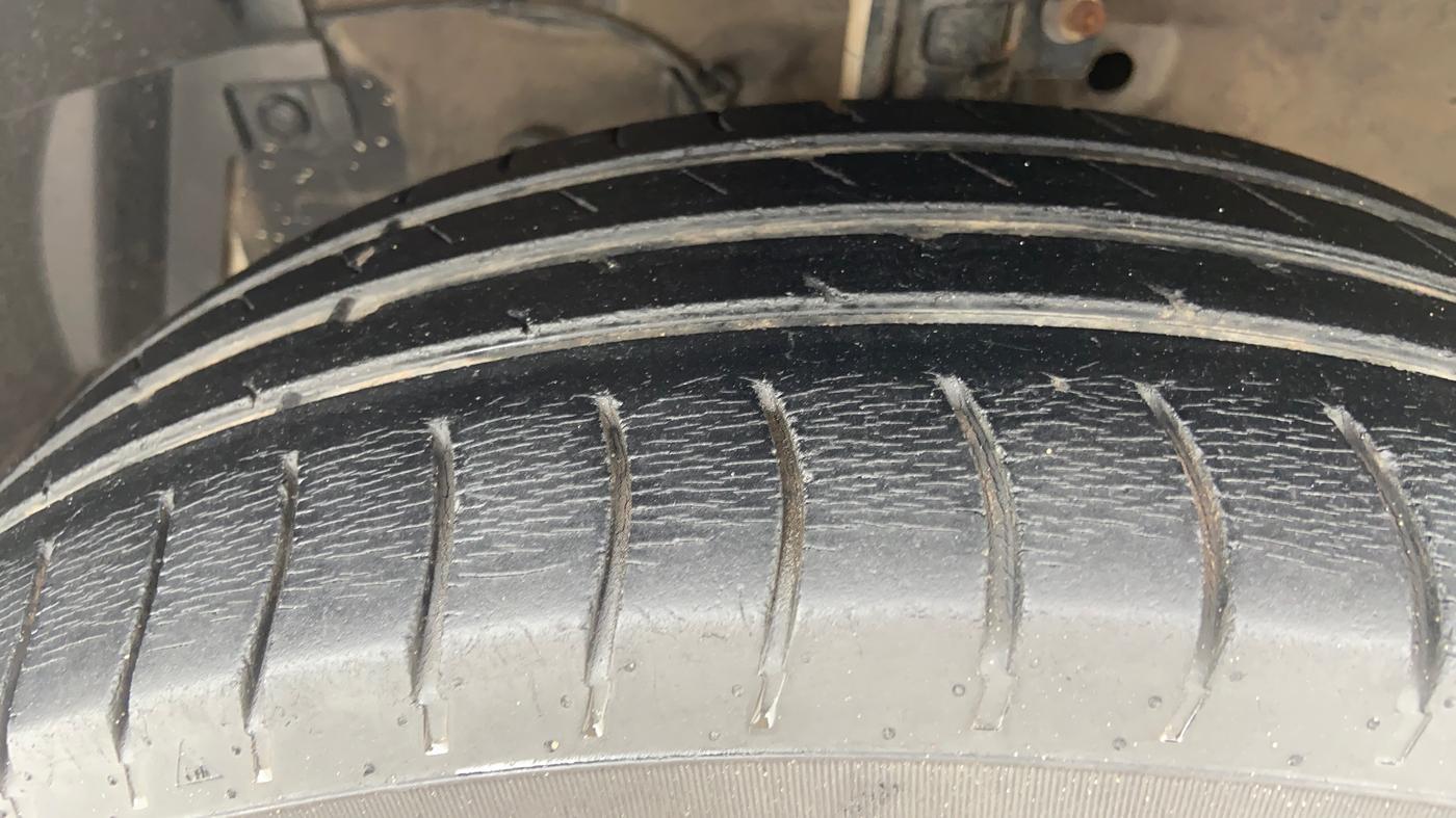 2014 Maruti Swift ZDI, Diesel, Manual, 1,25,070 km, Left Front Tyre Tread