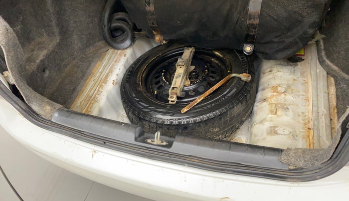 2012 Honda City 1.5L I-VTEC V AT, CNG, Automatic, 1,12,029 km, Dicky (Boot door) - Trim lock has minor damage
