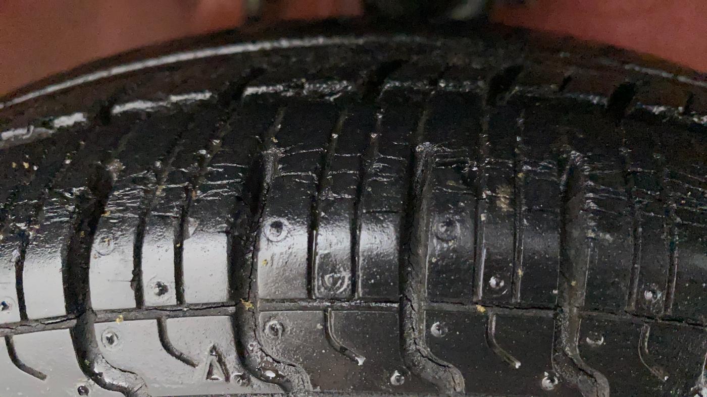 2012 Maruti Alto 800 LXI, Petrol, Manual, 8,481 km, Right Front Tyre Tread