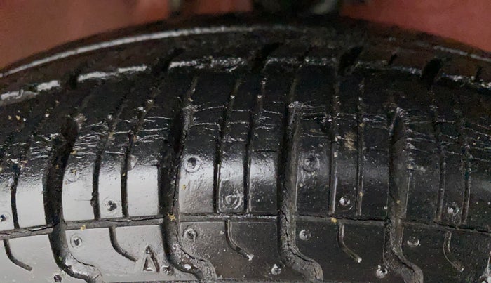2012 Maruti Alto 800 LXI, Petrol, Manual, 8,481 km, Right Front Tyre Tread