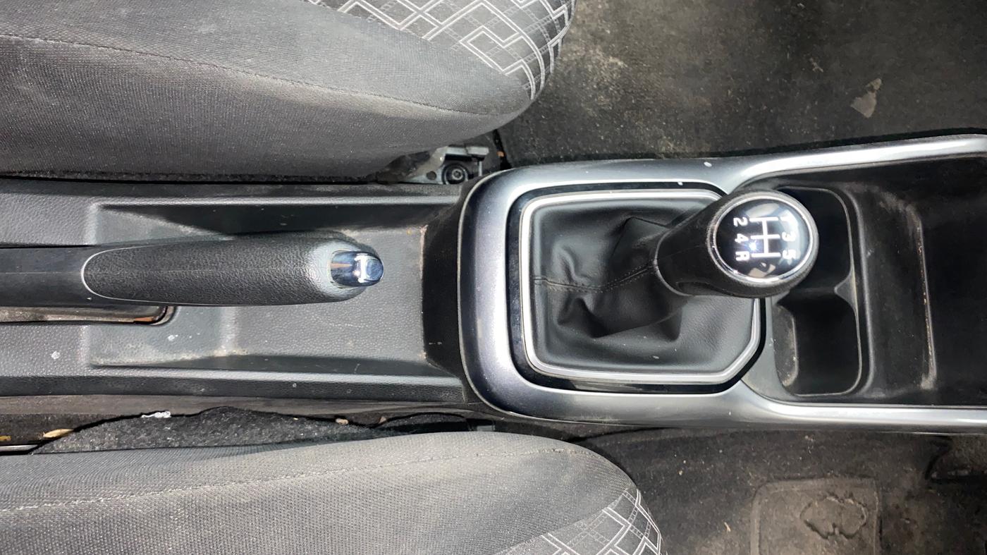 2022 Maruti IGNIS ALPHA 1.2, Petrol, Manual, 29,403 km, Gear Lever