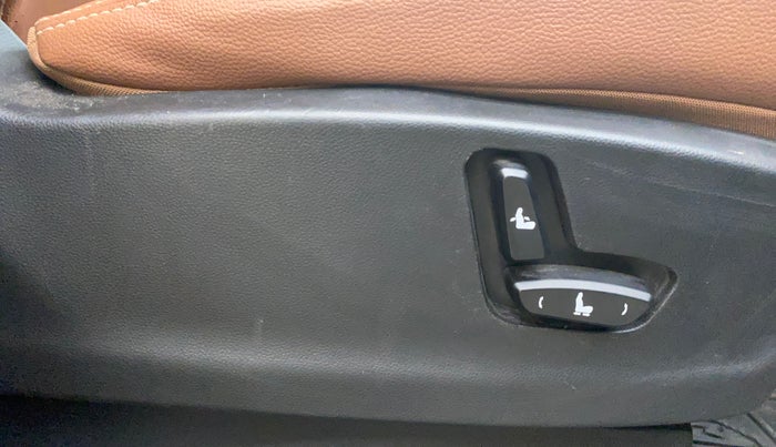 2023 MG HECTOR PLUS SHARP 2.0 DIESEL TURBO MT 6-STR, Diesel, Manual, 32,977 km, Driver Side Adjustment Panel