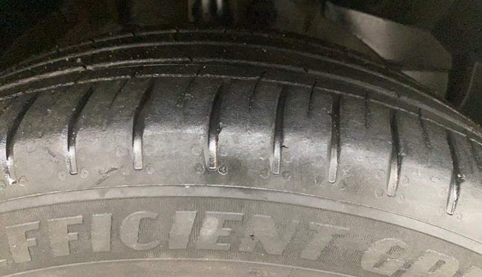 2023 MG HECTOR PLUS SHARP 2.0 DIESEL TURBO MT 6-STR, Diesel, Manual, 32,977 km, Right Front Tyre Tread