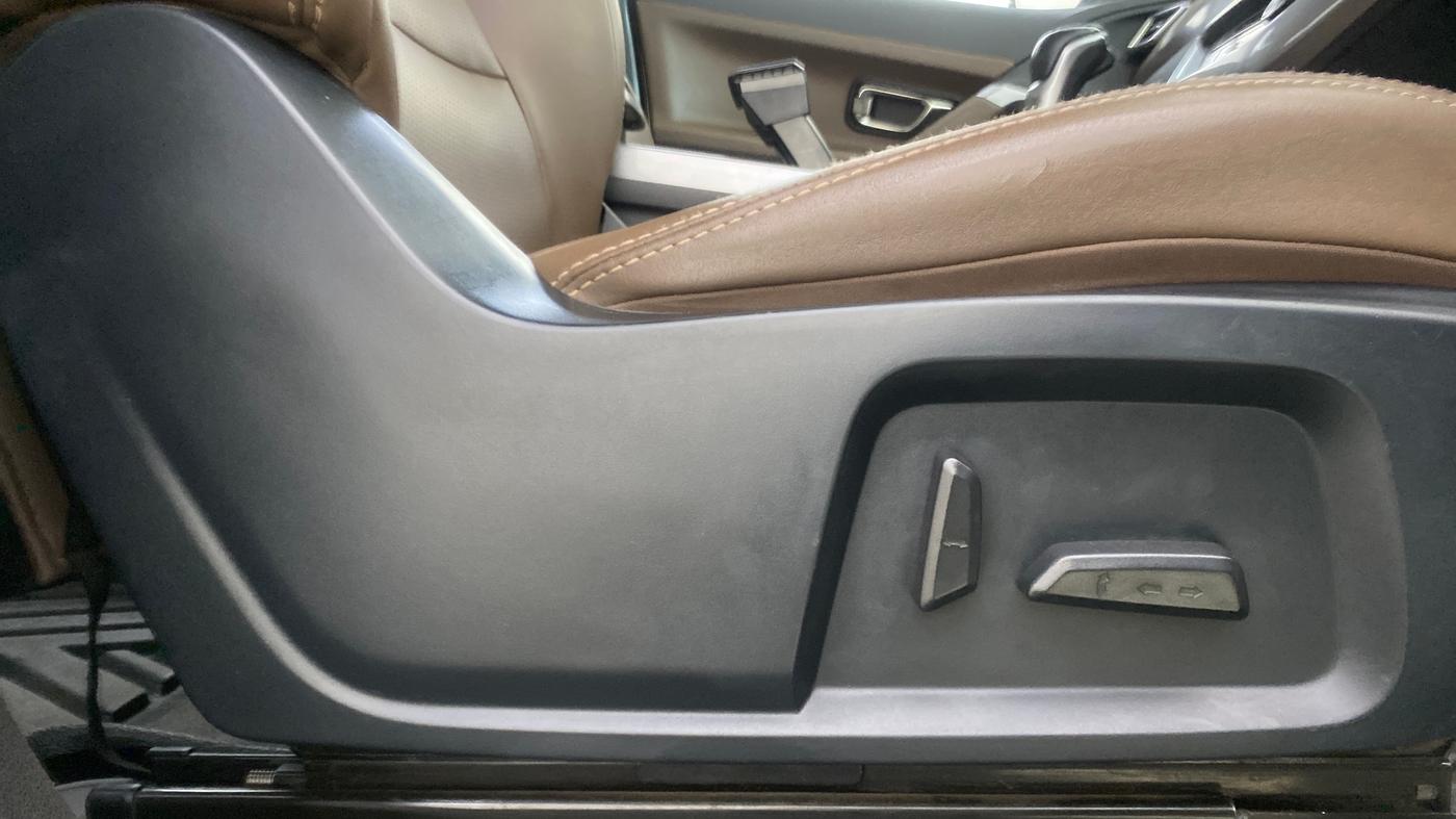 2021 Tata Harrier XZA PLUS 2.0L, Diesel, Automatic, 92,540 km, Driver Side Adjustment Panel