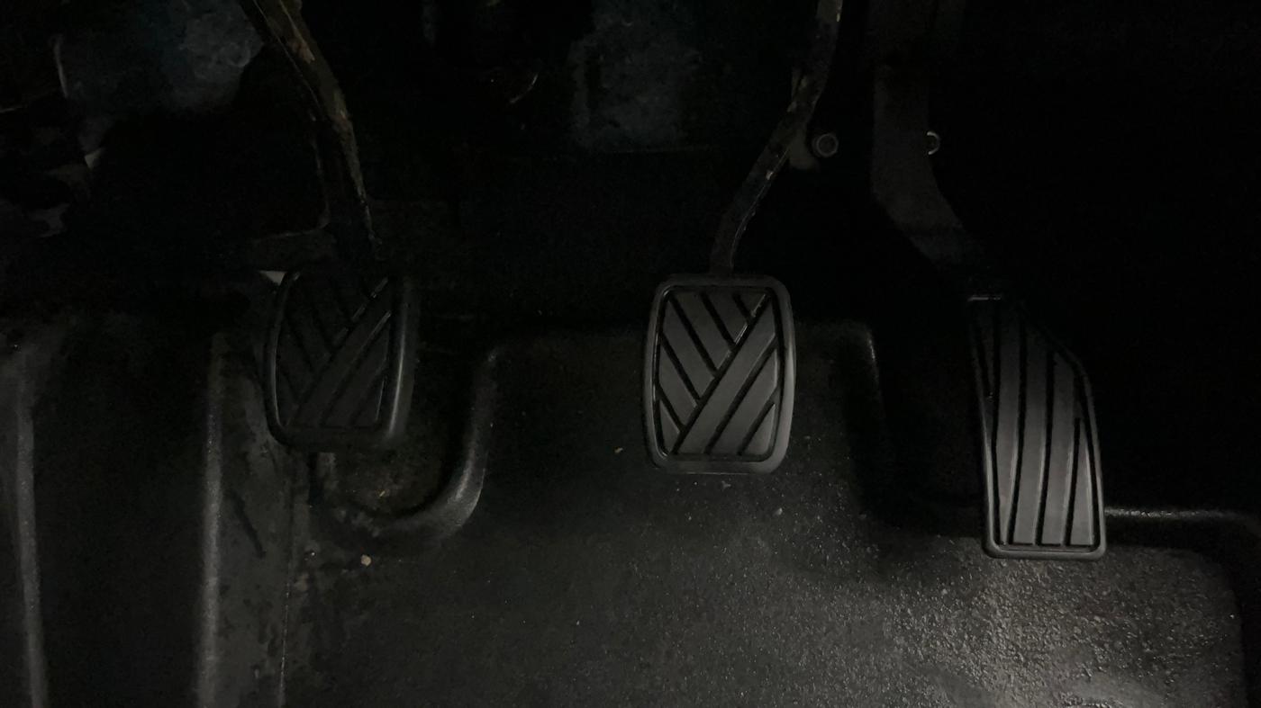 2023 Maruti BREZZA VXI SMART HYBRID, Petrol, Manual, 45,553 km, Pedals
