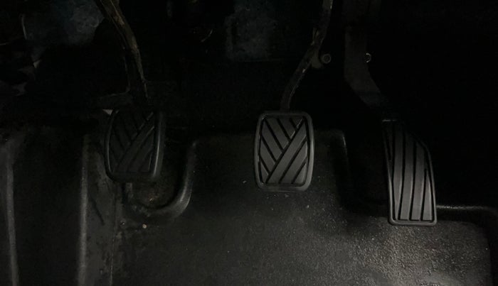 2023 Maruti BREZZA VXI SMART HYBRID, Petrol, Manual, 45,821 km, Pedals