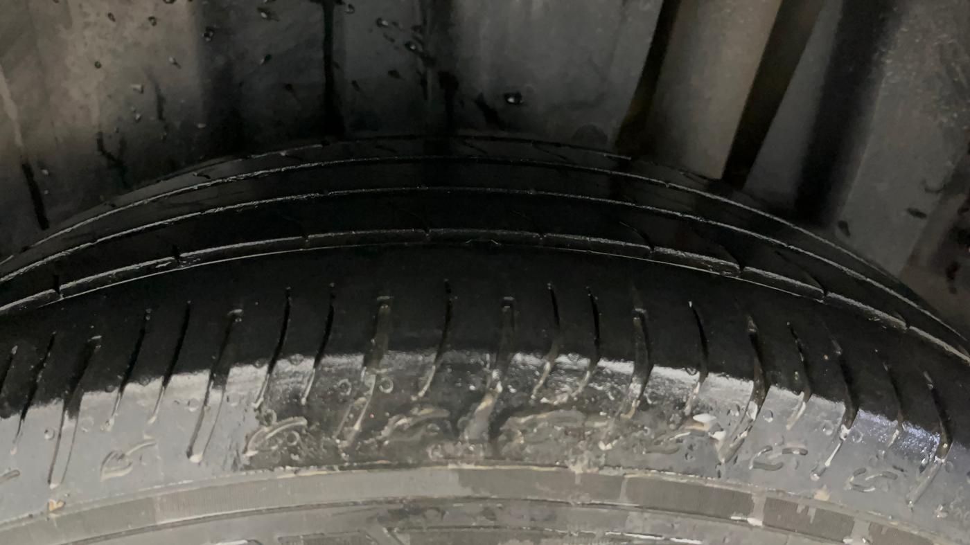 2023 Maruti BREZZA VXI SMART HYBRID, Petrol, Manual, 45,553 km, Left Rear Tyre Tread