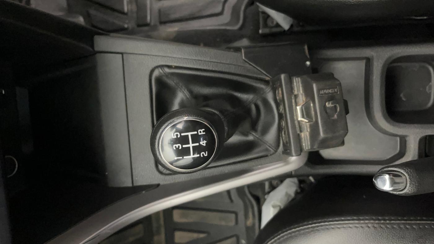 2023 Maruti BREZZA VXI SMART HYBRID, Petrol, Manual, 45,553 km, Gear Lever
