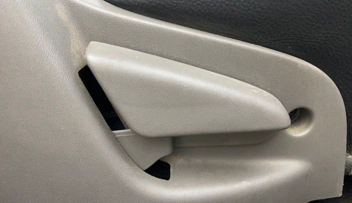 2015 Datsun Go Plus T, Petrol, Manual, 49,802 km, Driver Side Adjustment Panel