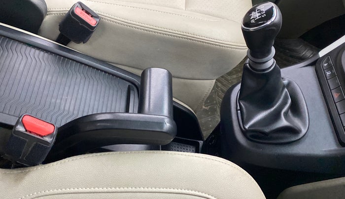 2018 Mahindra MARAZZO M8 7 STR, Diesel, Manual, 83,809 km, Gear Lever