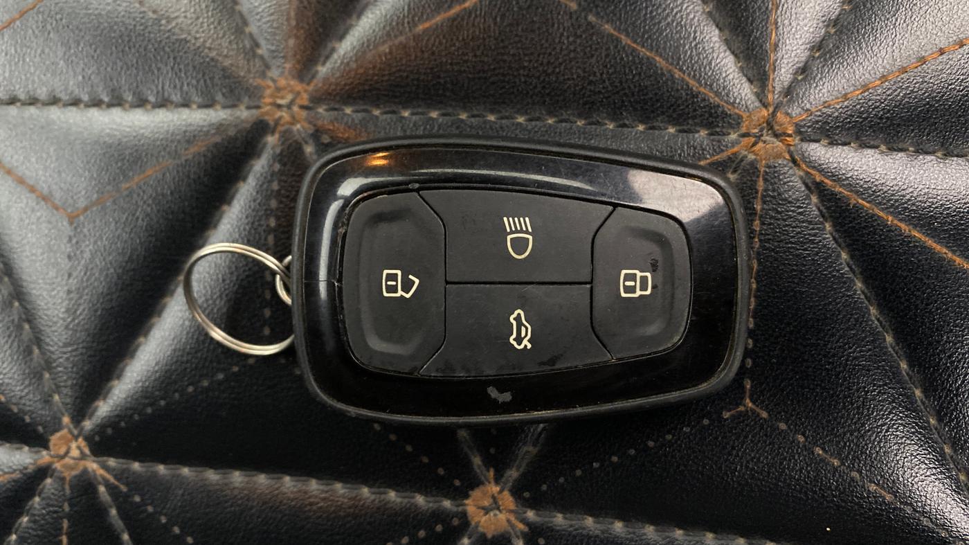 2021 Tata PUNCH CREATIVE  MT, Petrol, Manual, 83,570 km, Key Close Up
