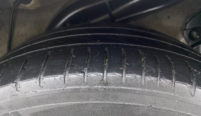 2015 Hyundai Verna FLUIDIC 1.6 CRDI SX AT 4S, Diesel, Automatic, 83,323 km, Left Rear Tyre Tread