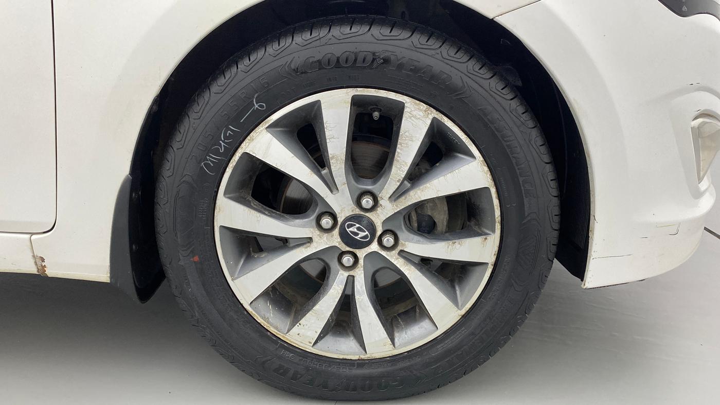 2015 Hyundai Verna FLUIDIC 1.6 CRDI SX AT 4S, Diesel, Automatic, 83,323 km, Right Front Wheel