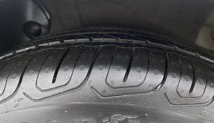 2015 Hyundai Verna FLUIDIC 1.6 CRDI SX AT 4S, Diesel, Automatic, 83,323 km, Right Rear Tyre Tread
