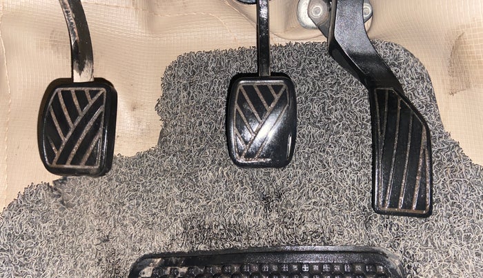 2017 Maruti Ciaz ZDI SHVS, Diesel, Manual, 64,319 km, Pedals