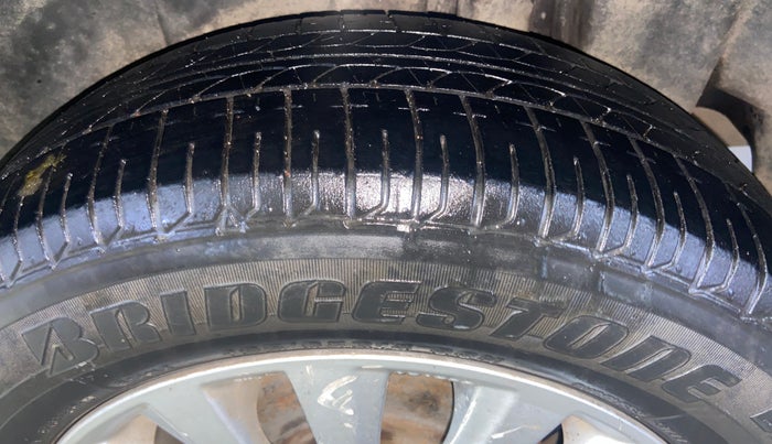 2017 Maruti Ciaz ZDI SHVS, Diesel, Manual, 64,319 km, Left Rear Tyre Tread