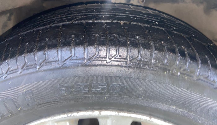 2017 Maruti Ciaz ZDI SHVS, Diesel, Manual, 64,319 km, Left Front Tyre Tread