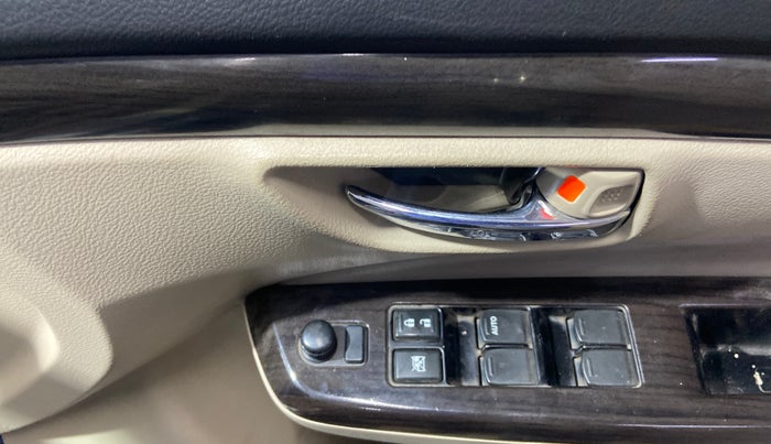 2017 Maruti Ciaz ZDI SHVS, Diesel, Manual, 64,319 km, Driver Side Door Panels Control