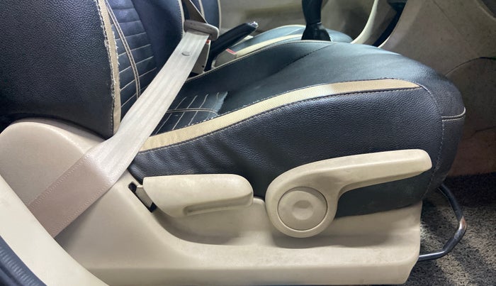 2017 Maruti Ciaz ZDI SHVS, Diesel, Manual, 64,319 km, Driver Side Adjustment Panel