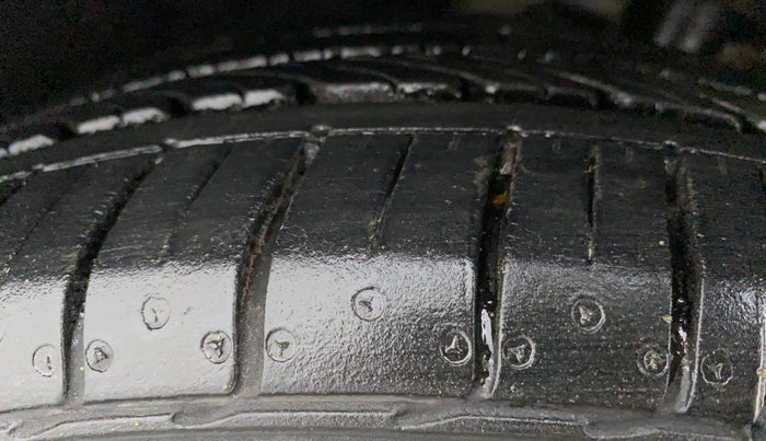 2021 Volkswagen Vento HIGHLINE PLUS 1.0L TSI AT, Petrol, Automatic, 9,771 km, Left Front Tyre Tread