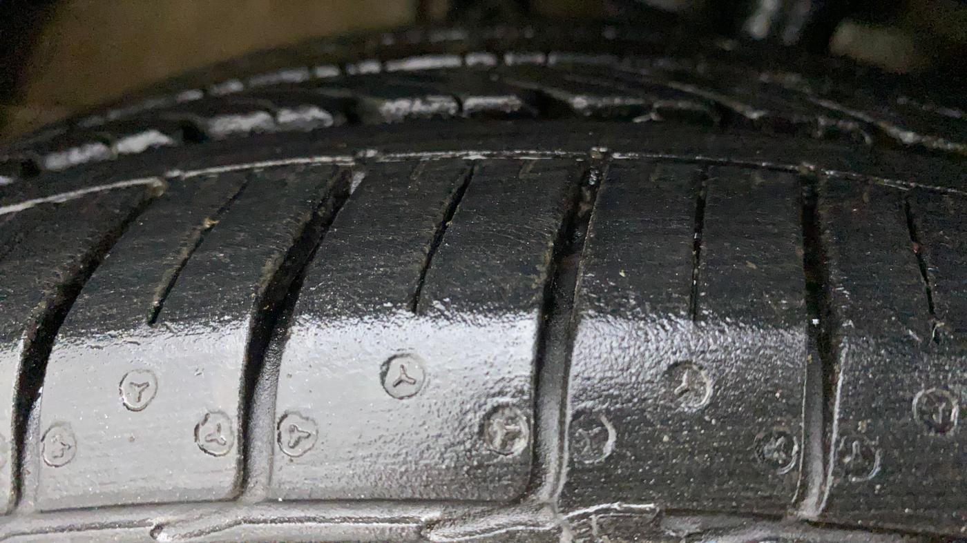 2021 Volkswagen Vento HIGHLINE PLUS 1.0L TSI AT, Petrol, Automatic, 9,771 km, Right Front Tyre Tread
